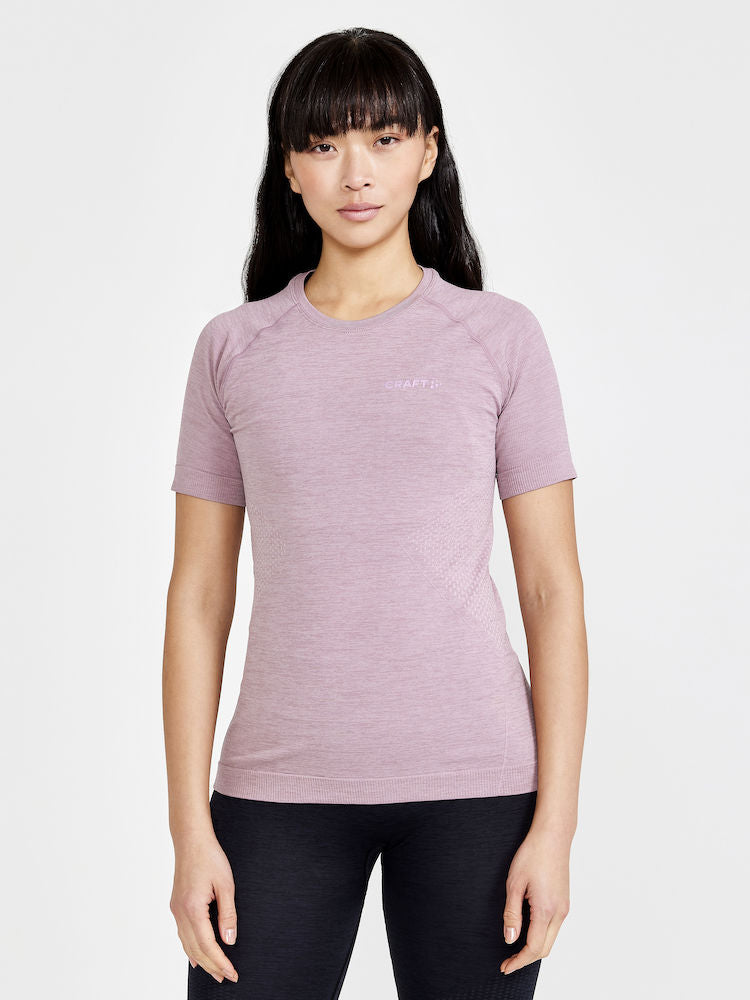 Woman models a mauve seamless short sleeve athletic shirt.